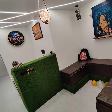 Oyo 91692 The You And Me Hotel Utrān Екстериор снимка