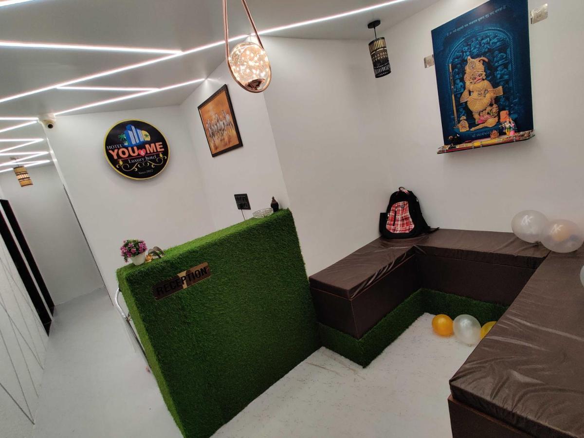 Oyo 91692 The You And Me Hotel Utrān Екстериор снимка